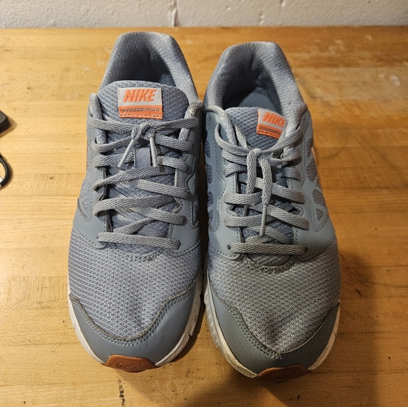 Nike Downshifter 6 Women's Size 8 Grey White Red Running Shoes - Picture 1 of 6